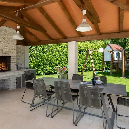 4 Bedroomamazing In Ferienhaus *