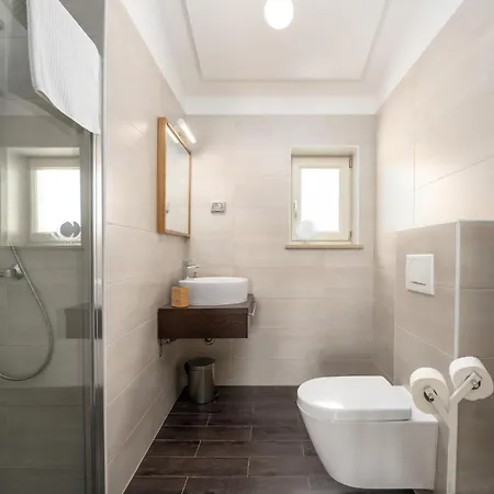 4 Bedroomamazing In Ferienhaus