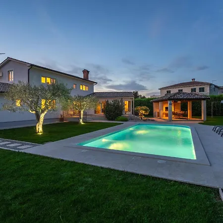 Prázdninový dům 4 Bedroomamazing In *
