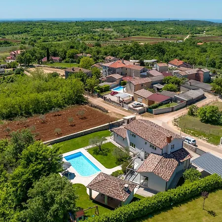 4 Bedroomamazing In Ferienhaus *