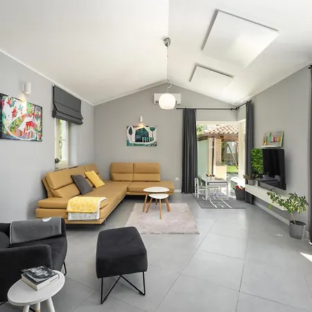 4 Bedroomamazing In Ferienhaus Poreč