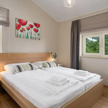 Ferienhaus 4 Bedroomamazing In Poreč