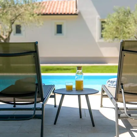 Gemini بيت للعطل